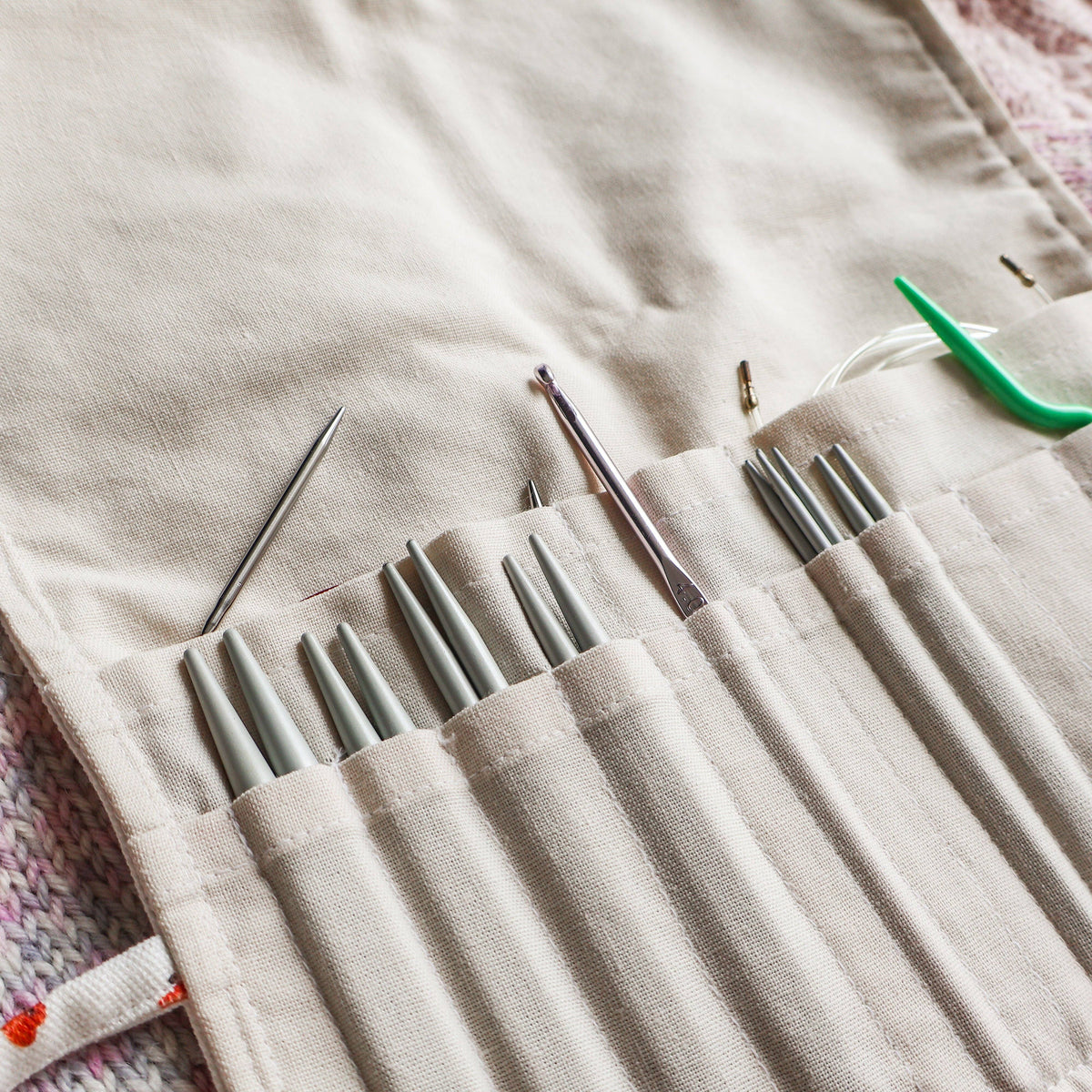 The Knitting Swan - Poppies Hook & Needle Case