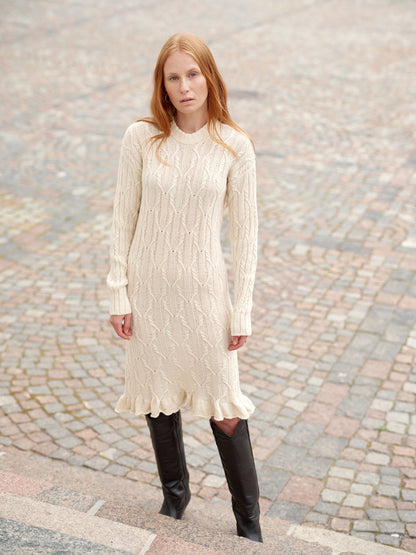 Nordic Chic: Knitting a Modern Wardrobe - Leeni Hoimela PRE-ORDER
