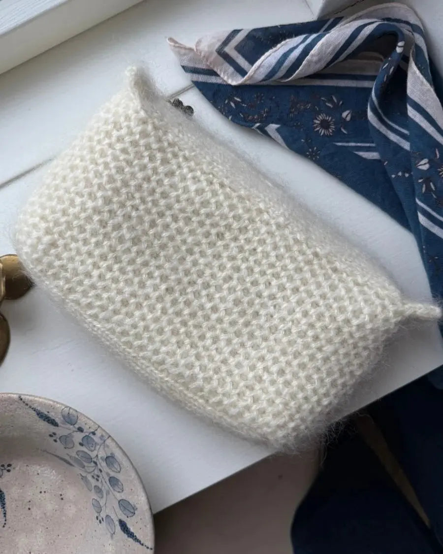 PetiteKnit Honey Clutch pattern - Treasure Modern Knitting