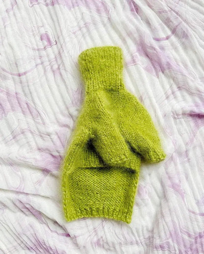 Spektakelstrik Fat Fur Dog Coat bundle includes hardback book with 27 patterns Spektakel Strik