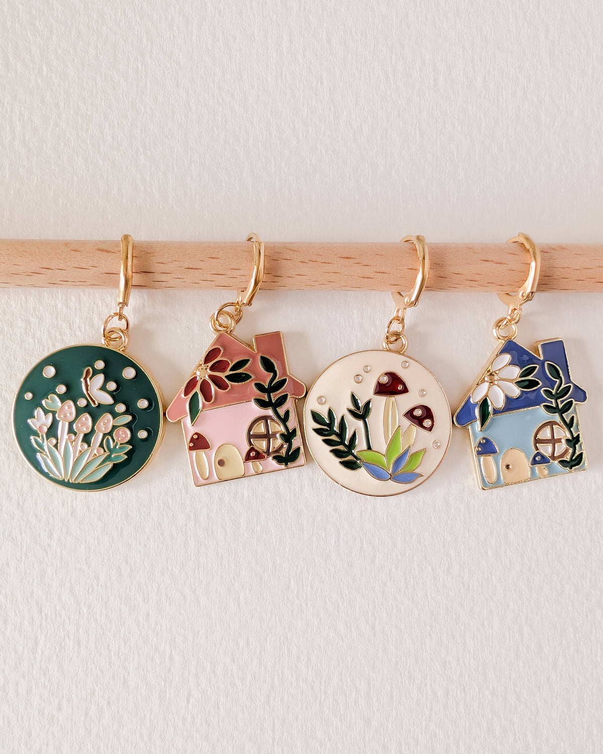 Hello Kim - Kim Chui - In the undergrowth - Movable stitch markers